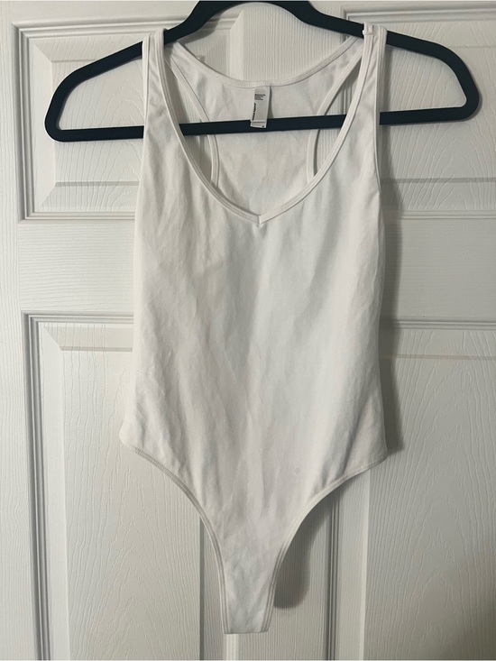 Good American Tops - NWOT Good American White V-neck Women’s Bodysuit